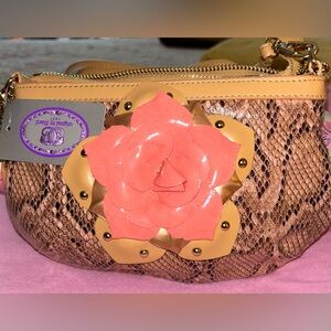 Small purse designed by SHARIF.